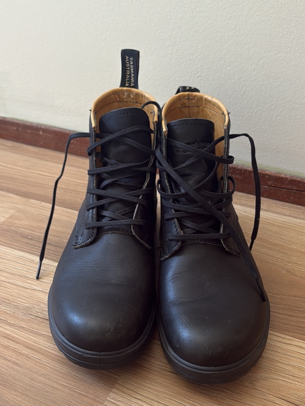 Blundstone Black Leather Lace-Up Combat Boots with Tan Lining - Picture 1 of 4